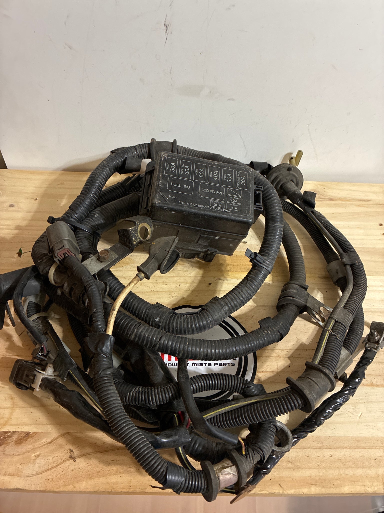 1995-1997 Mazda Miata Battery and Main Fuse Panel Wiring Harness NB11-67-070B